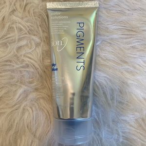 Color Depositing Hair Treatment